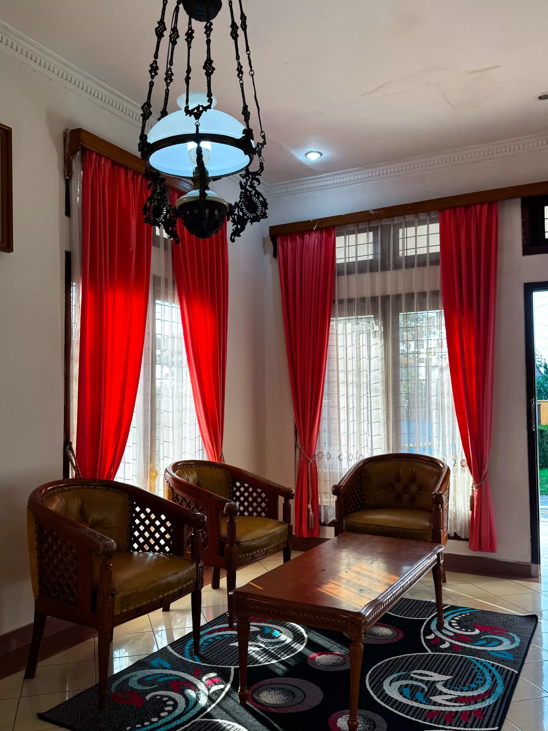 Villa Cemara sorotan 2