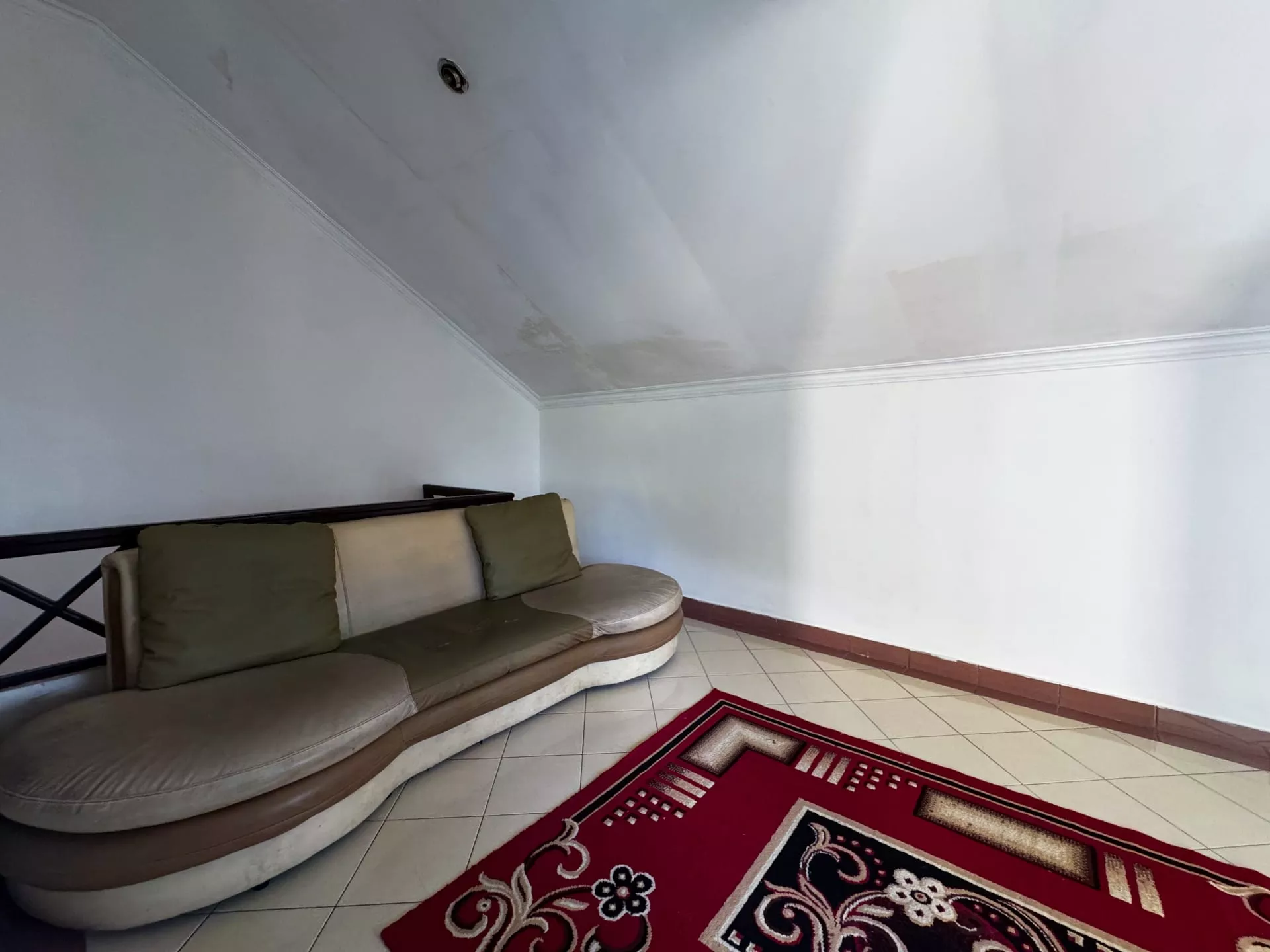 Villa Cemara sorotan 23