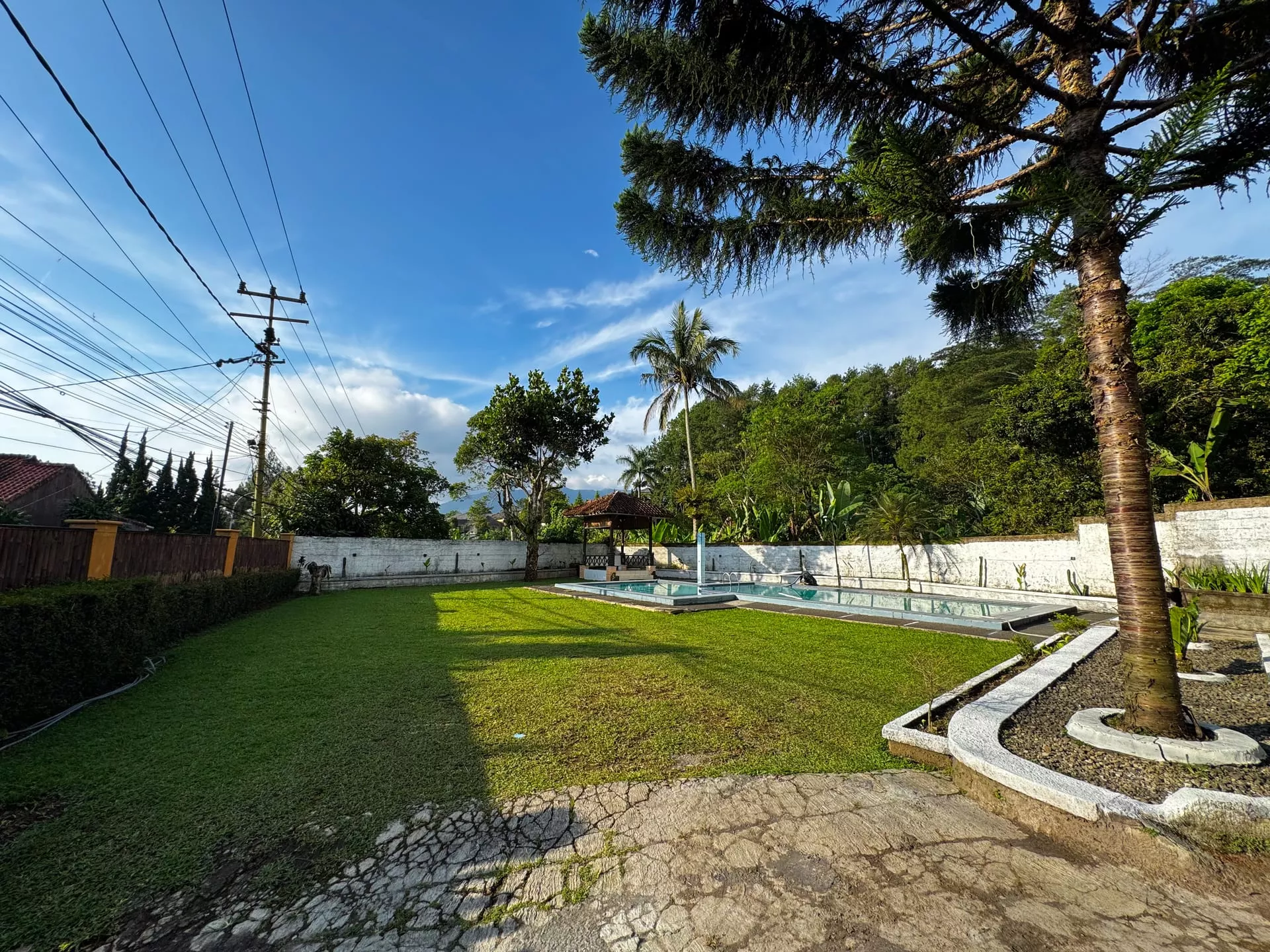 Villa Cemara sorotan 27